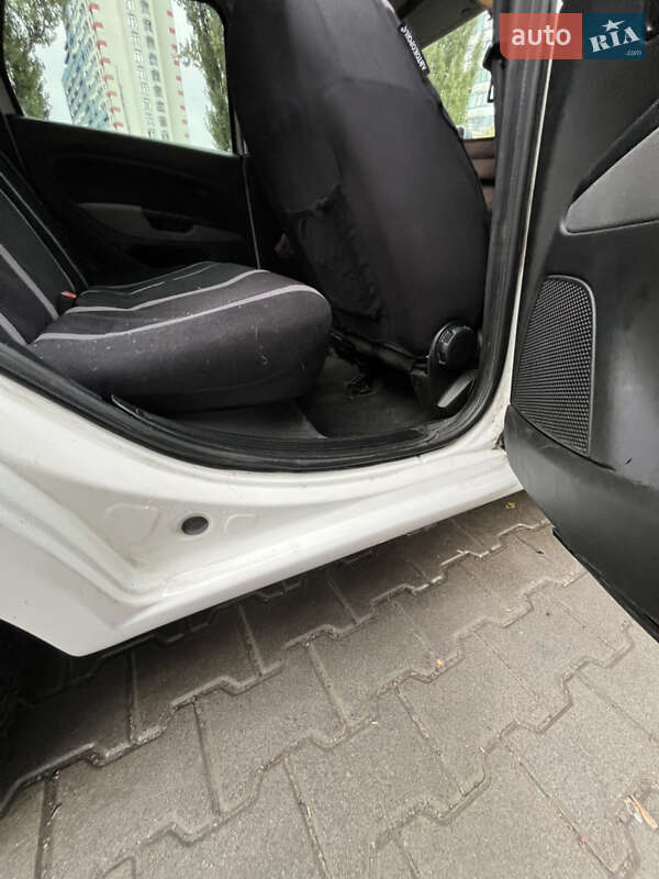 Седан Fiat Linea 2013 в Киеве фото 40 Седан Fiat Linea 2013 в Киеве