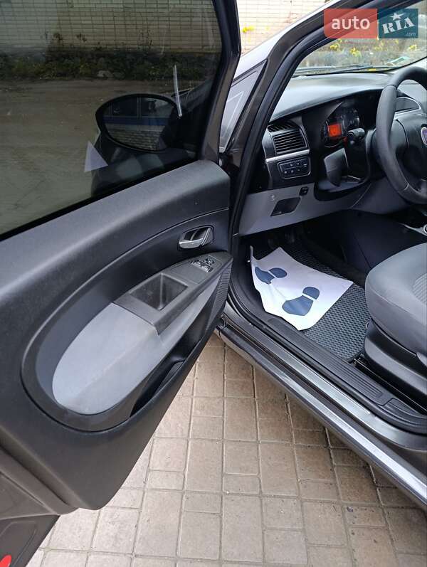 Седан Fiat Linea 2009 в Хмельнике