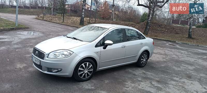 Седан Fiat Linea 2009 в Золочеві