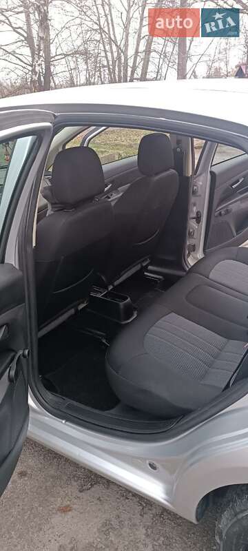 Седан Fiat Linea 2009 в Золочеві