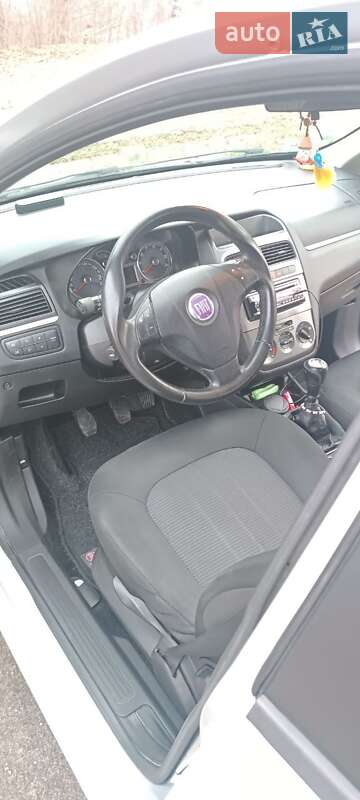 Седан Fiat Linea 2009 в Золочеві