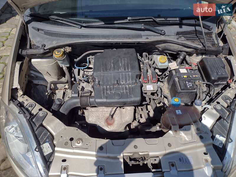 Седан Fiat Linea 2012 в Косове фото 13 Седан Fiat Linea 2012 в Косове