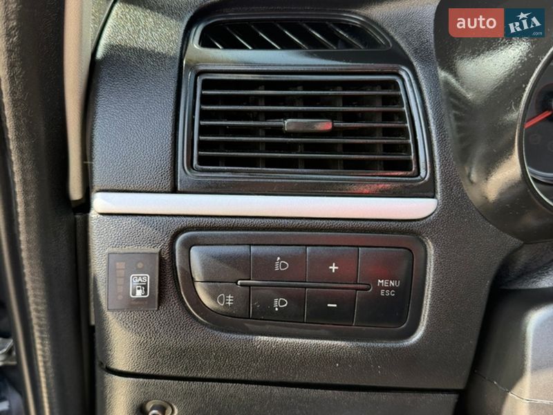 Седан Fiat Linea 2010 в Кропивницком фото 18 Седан Fiat Linea 2010 в Кропивницком