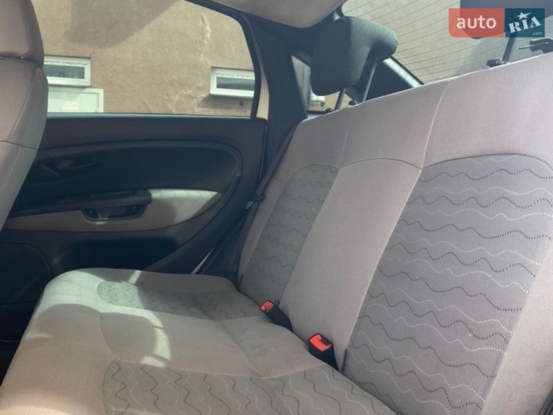 Седан Fiat Linea 2015 в Киеве фото 16 Седан Fiat Linea 2015 в Киеве