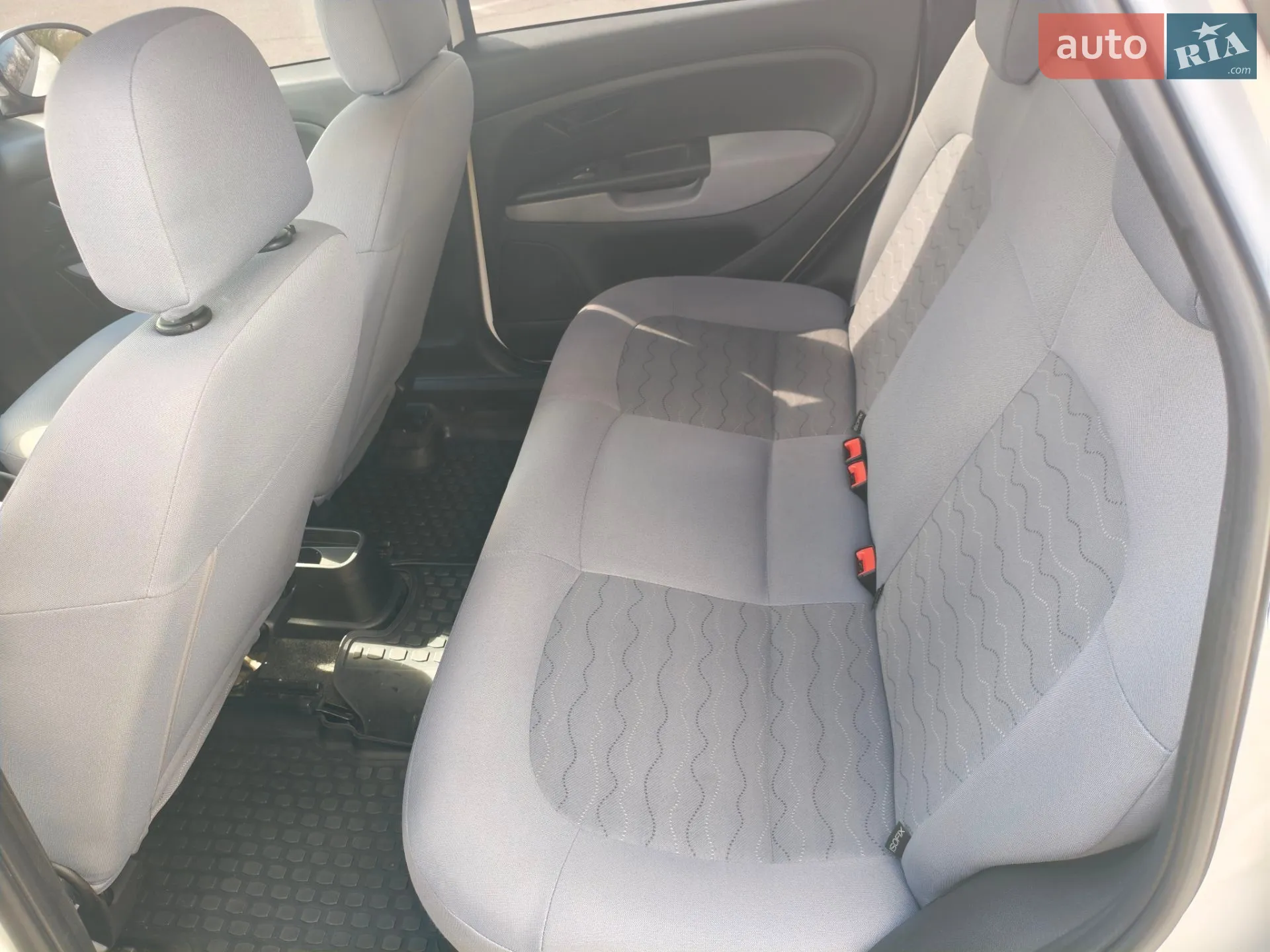 2013 Fiat Linea - мініатюра 18
