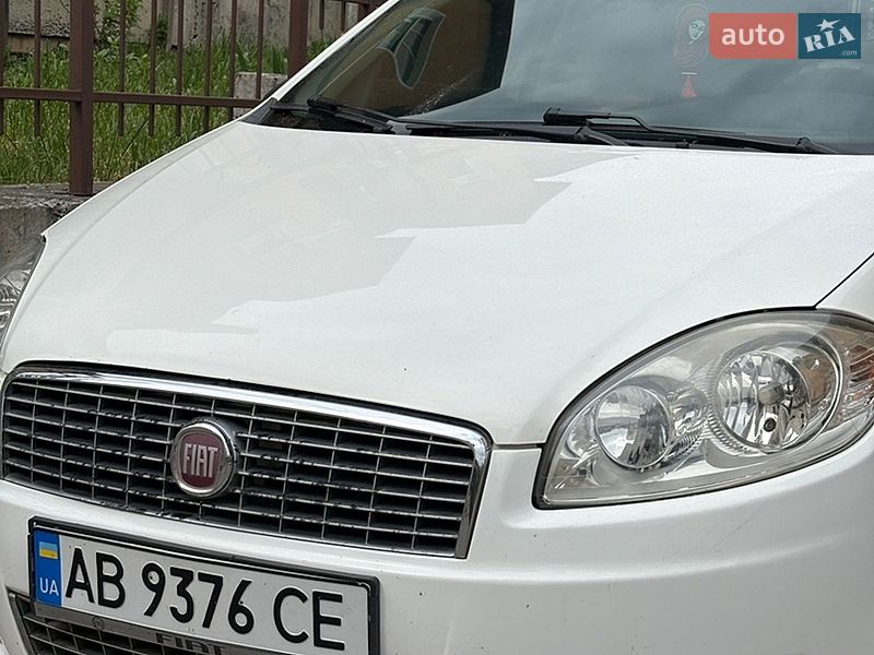 Седан Fiat Linea 2012 в Ладыжине
