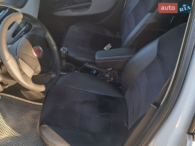 Седан Fiat Linea 2013 в Турці