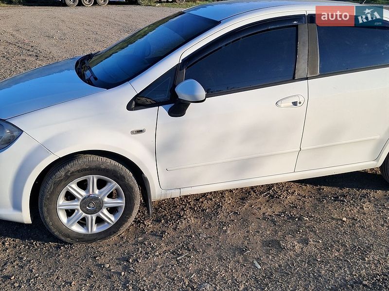 Седан Fiat Linea 2013 в Турці
