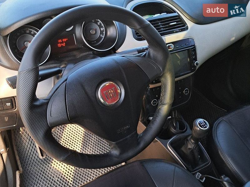 Седан Fiat Linea 2013 в Турці