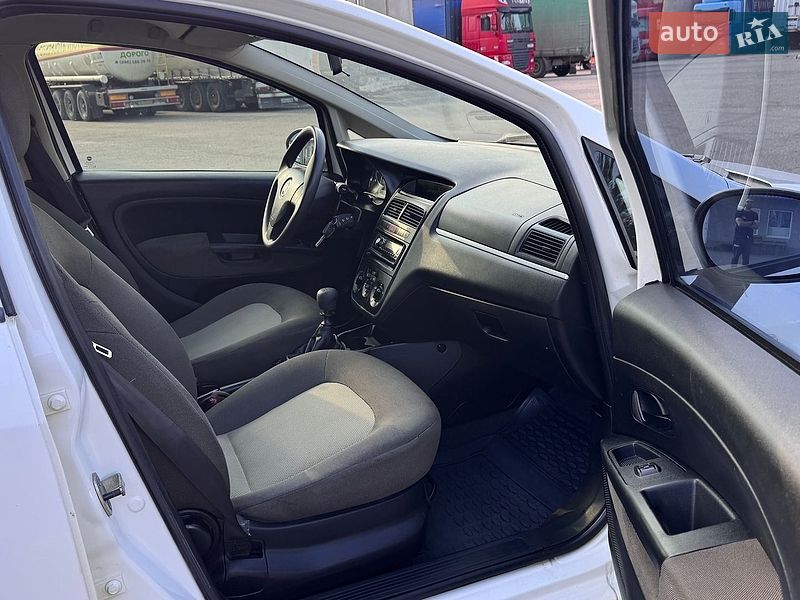 Седан Fiat Linea 2012 в Кривом Роге