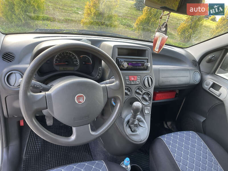 Хетчбек Fiat Panda 2011 в Мостиській