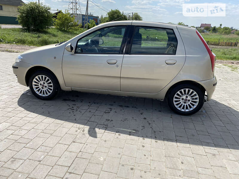 Хэтчбек Fiat Punto 2010 в Бродах