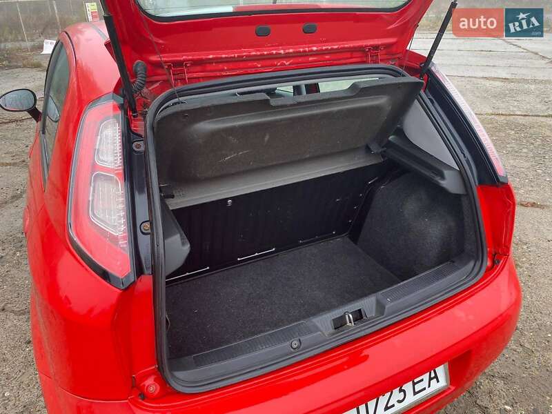 Хэтчбек Fiat Punto 2013 в Черновцах