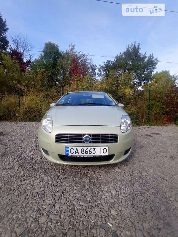 Хэтчбек Fiat Punto 2005 в 