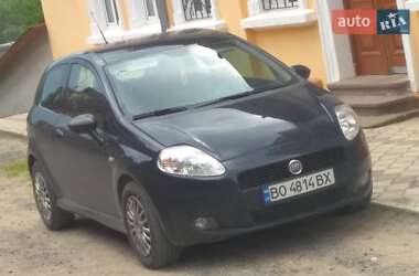 Хэтчбек Fiat Punto 2011 в 