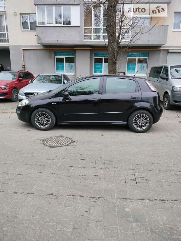 Хэтчбек Fiat Punto 2010 в Львове