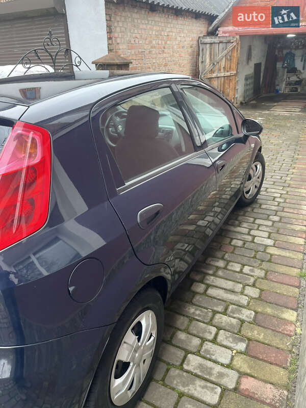 Хэтчбек Fiat Punto 2010 в Луцке