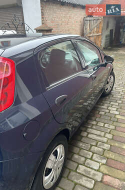 Хэтчбек Fiat Punto 2010 в 