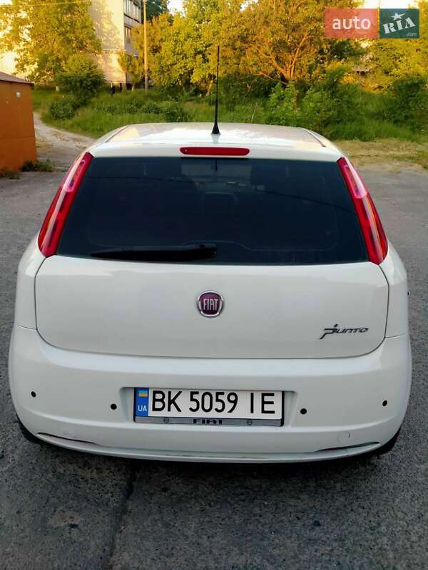 Хэтчбек Fiat Punto 2011 в Ровно