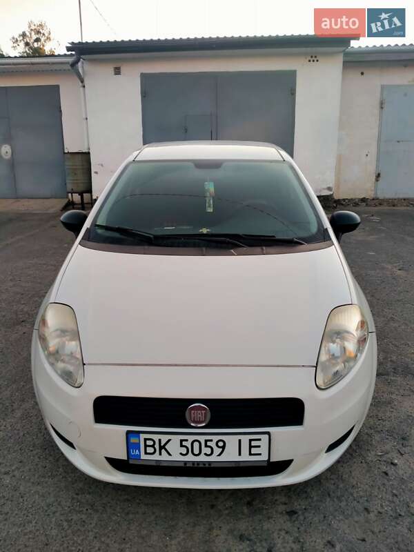 Хэтчбек Fiat Punto 2011 в Ровно