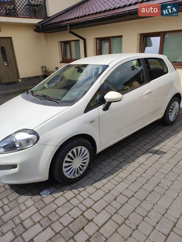 Хэтчбек Fiat Punto 2013 в Львове