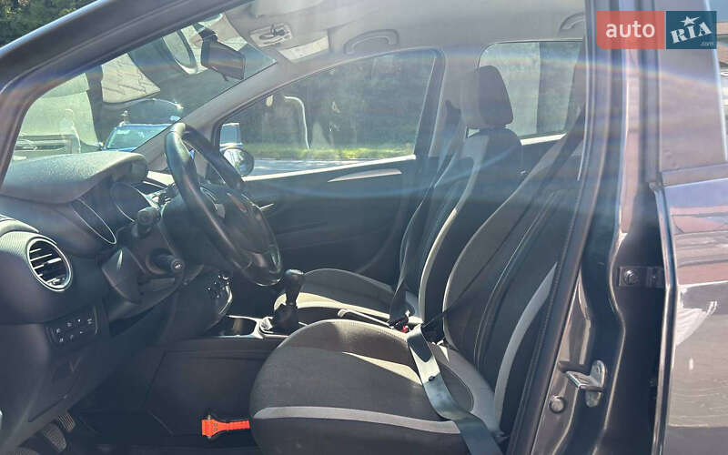 Хэтчбек Fiat Punto 2012 в Черновцах