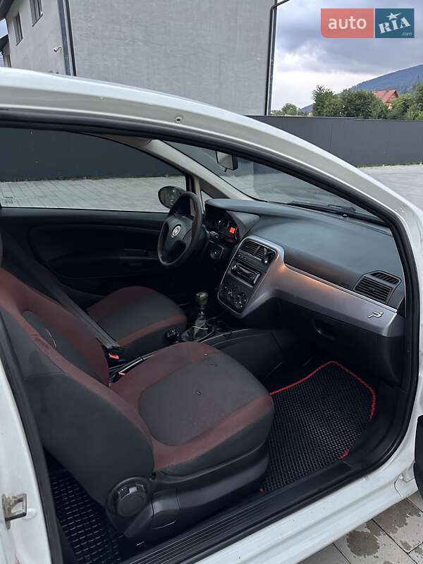 Хэтчбек Fiat Punto 2009 в Яремче