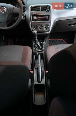 Хэтчбек Fiat Punto 2009 в 