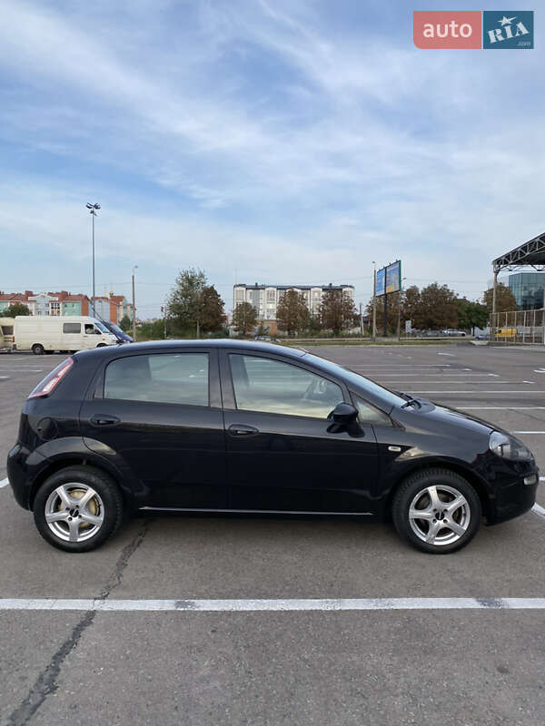 Хетчбек Fiat Punto 2011 в Рівному