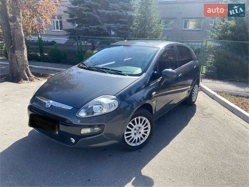Хэтчбек Fiat Punto 2012 в 