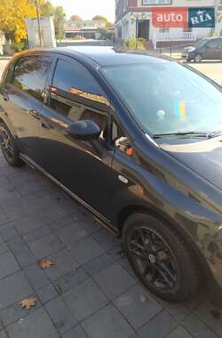 Хэтчбек Fiat Punto 2011 в 
