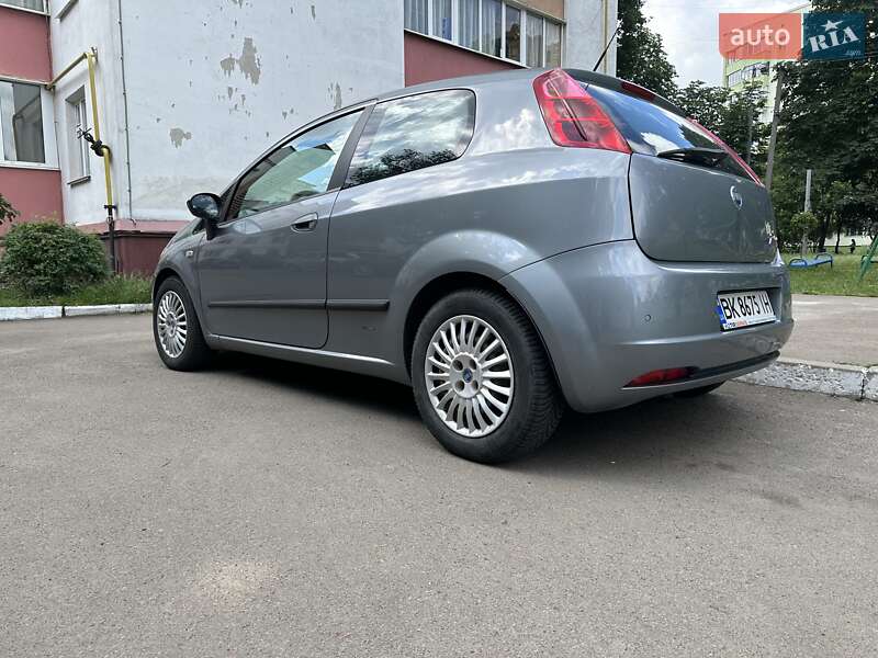 Хэтчбек Fiat Punto 2006 в Ровно