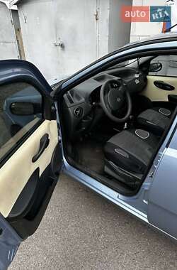 Хэтчбек Fiat Punto 2010 в 