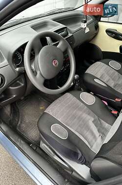 Хэтчбек Fiat Punto 2010 в 