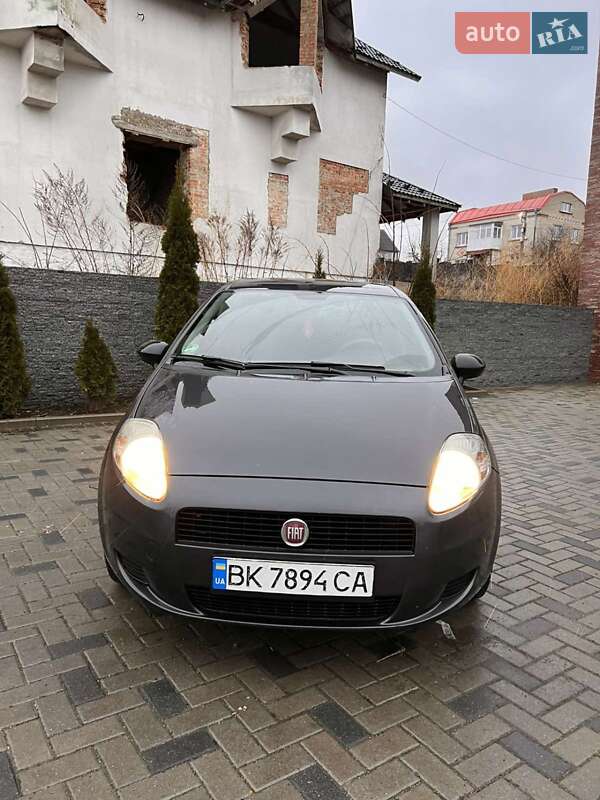 Хэтчбек Fiat Punto 2011 в Ровно