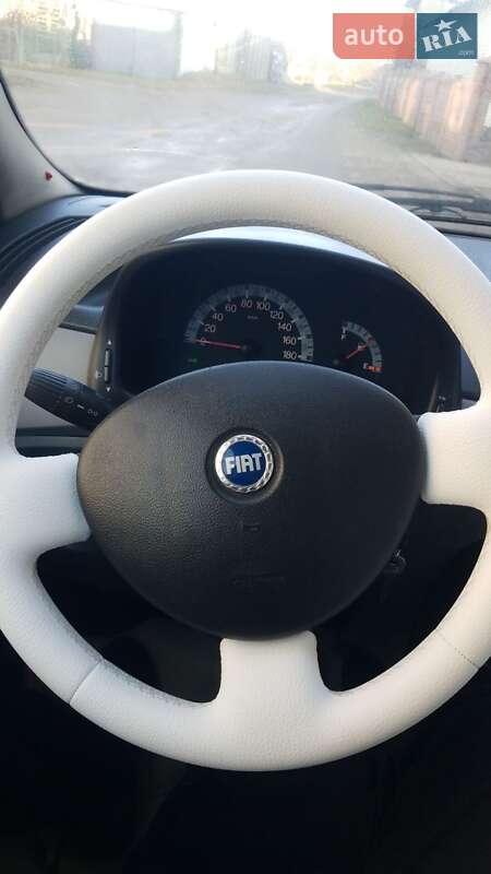 Хэтчбек Fiat Punto 2002 в Львове