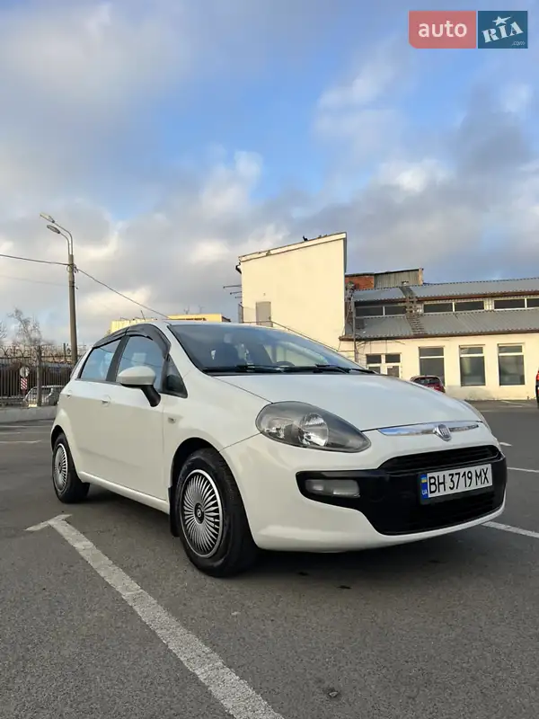 Хетчбек Fiat Punto 2011 в 