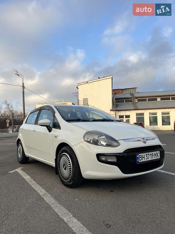 Хэтчбек Fiat Punto 2011 в Киеве