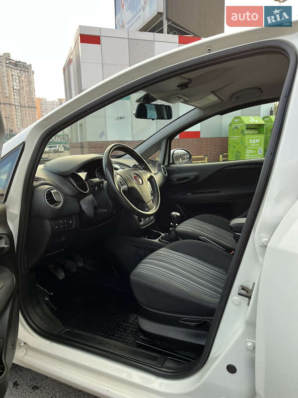 Хэтчбек Fiat Punto 2011 в Киеве