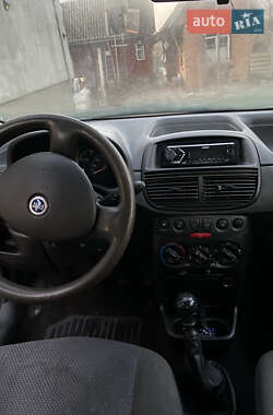 Хэтчбек Fiat Punto 2004 в 
