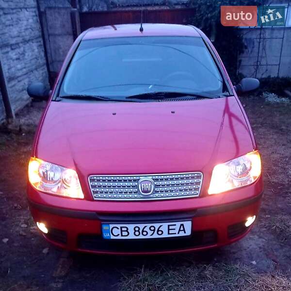 Хэтчбек Fiat Punto 2011 в 