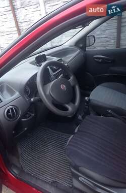 Хэтчбек Fiat Punto 2011 в 