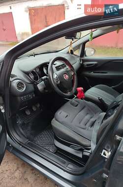 Хэтчбек Fiat Punto 2011 в 