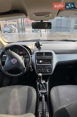 Хэтчбек Fiat Punto 2009 в 