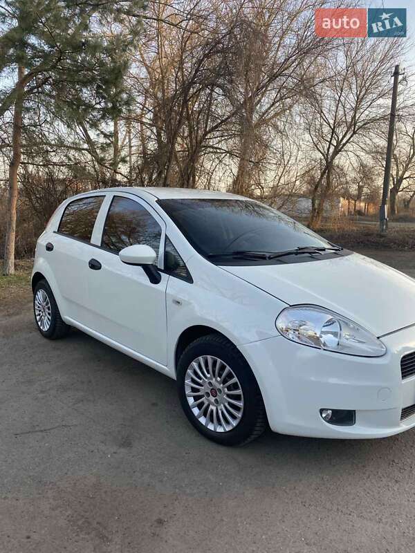 Хэтчбек Fiat Punto 2011 в Прилуках