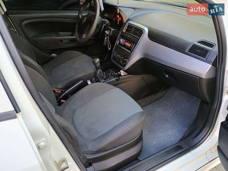 Хетчбек Fiat Punto 2010 в Івано-Франківську