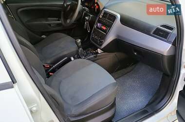 Хэтчбек Fiat Punto 2010 в 