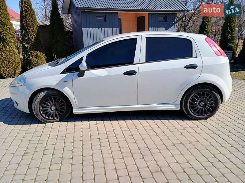 Хетчбек Fiat Punto 2010 в Івано-Франківську