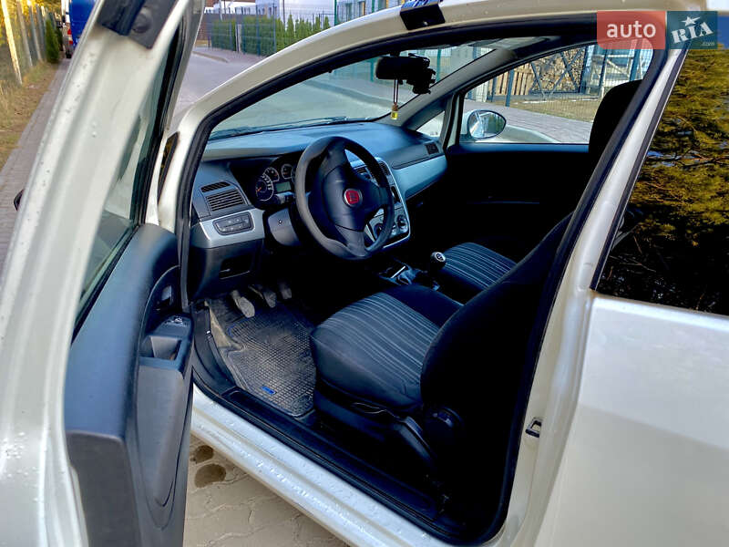 Хэтчбек Fiat Punto 2010 в Брюховичах фото 10 Хэтчбек Fiat Punto 2010 в Брюховичах