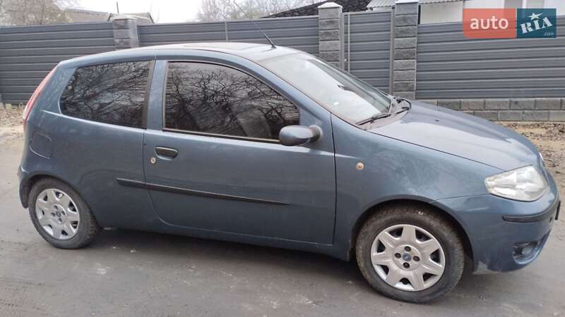 Хэтчбек Fiat Punto 2004 в Луцке